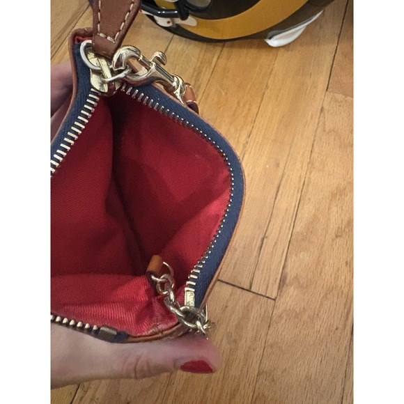 Dooney And Bourke Gretta Wristlet Medium - Picture 5 of 7